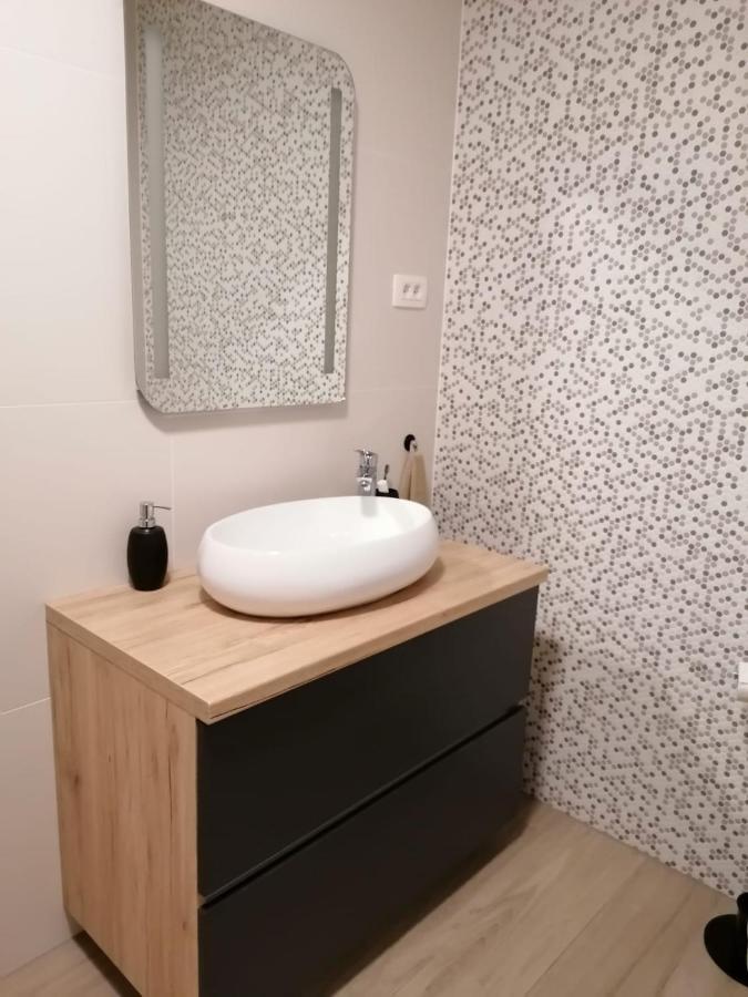 Brand New Apartment In Малинська Екстер'єр фото