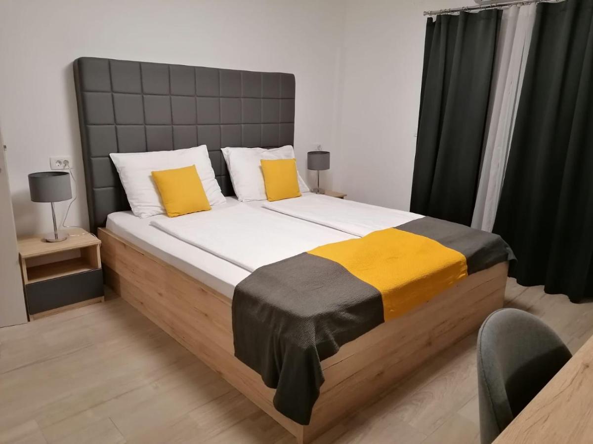 Brand New Apartment In Малинська Екстер'єр фото