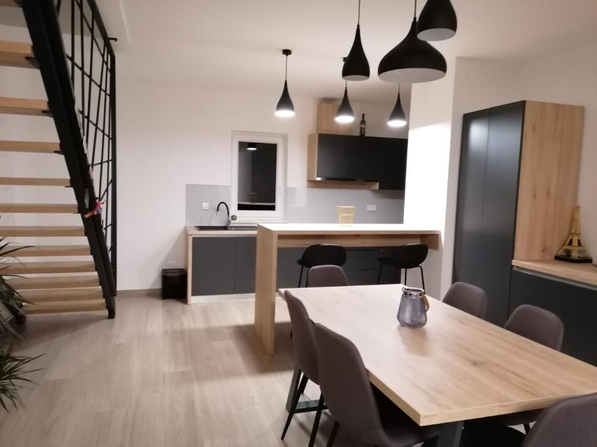 Brand New Apartment In Малинська Екстер'єр фото
