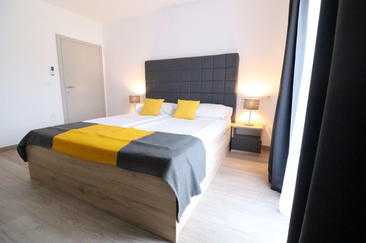 Brand New Apartment In Малинська Екстер'єр фото