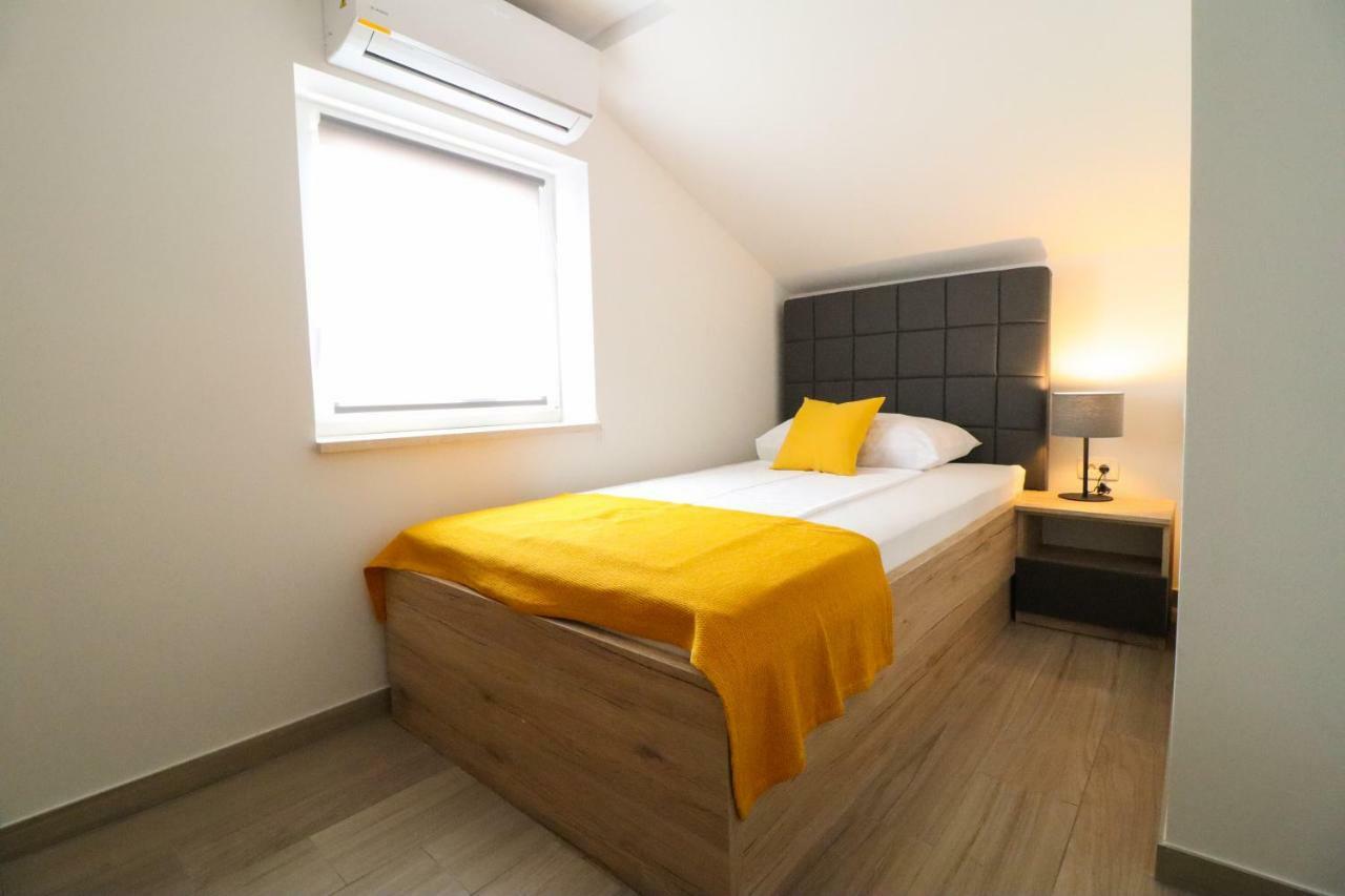 Brand New Apartment In Малинська Екстер'єр фото