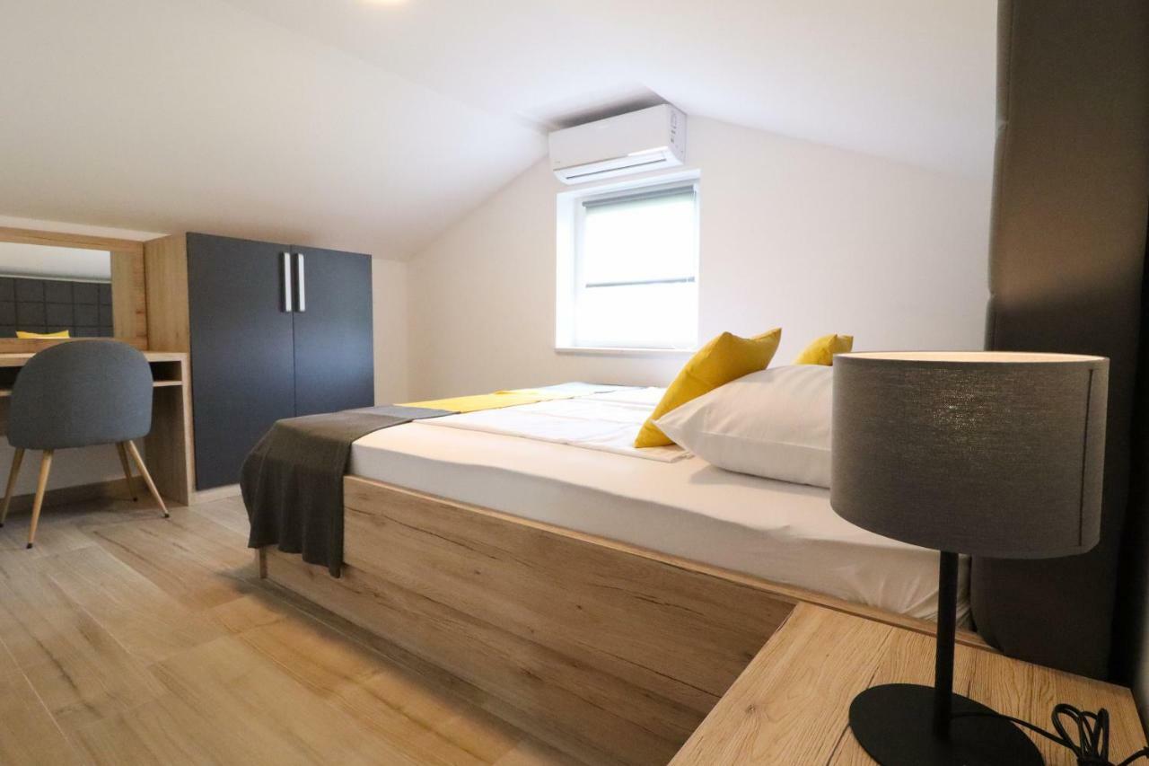 Brand New Apartment In Малинська Екстер'єр фото
